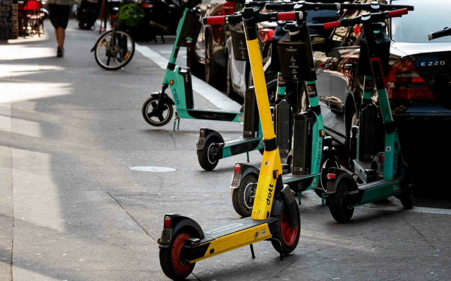 „Umgang mit dem Pariser E-Scooter-Verbot: Alternativen und Erkenntnisse für September“